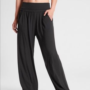 EUC Athleta Studio Wide Leg Pant. Size L